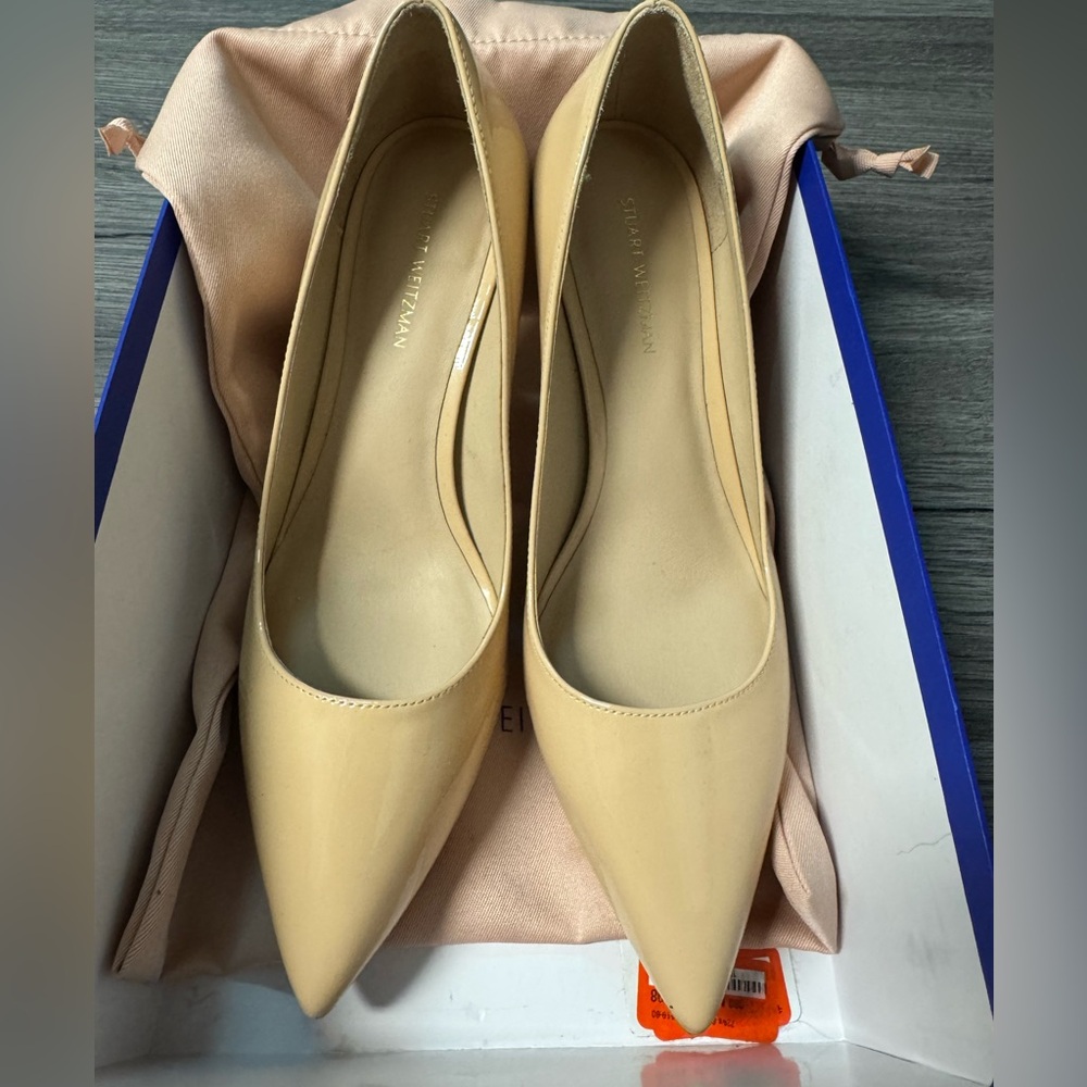 Stuart Weitzman Leigh pointed toe pump 85 Golden beige patent